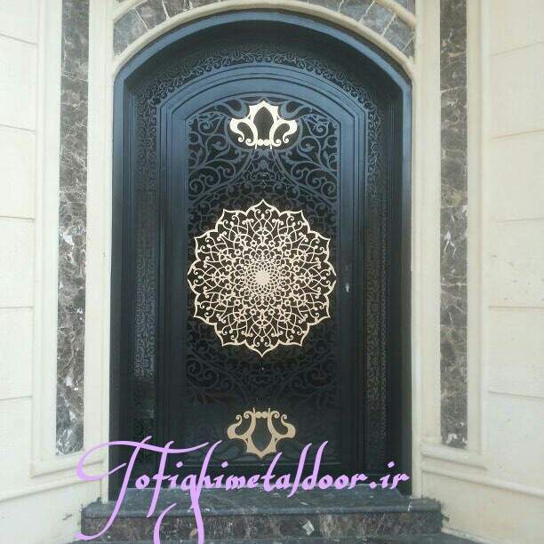 درب فلزی نفر رو با ورق لیزری کد ۴۳۶