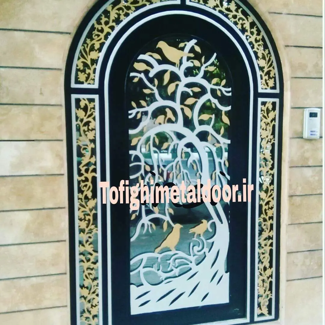 درب فلزی نفر رو با ورق لیزری کد ۴۴۷