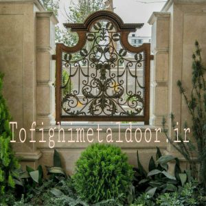 حفاظ فلزی روی دیوار طرح ترک کد ۴۵۴