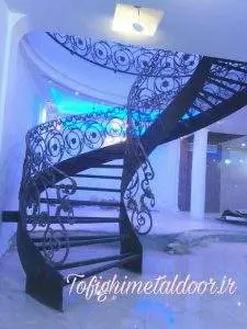 پله اسپیرال همراه با نرده کد ۵۲۱ 1 PicsArt_12-29-06.40.58