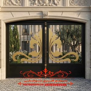 درب حیاط در سمنان